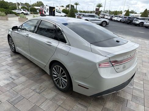Used 2019 Lincoln MKZ Reserve FWD image 4