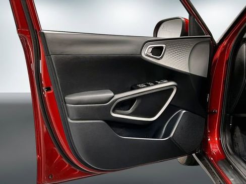 Used 2025 Kia Soul LX w/ LX Technology Package FWD image 18