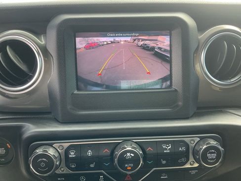 Used 2021 Jeep Wrangler Unlimited Sahara w/ Cold Weather Group image 17