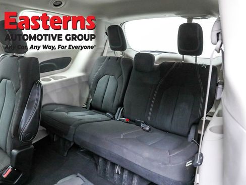 Used 2023 Chrysler Voyager LX image 25
