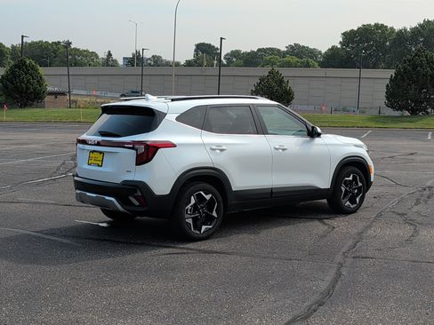 Certified 2024 Kia Seltos EX AWD/4WD image 4