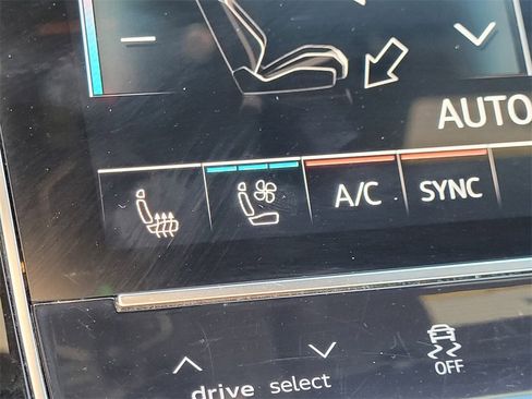 Used 2019 Audi Q8 Prestige image 21