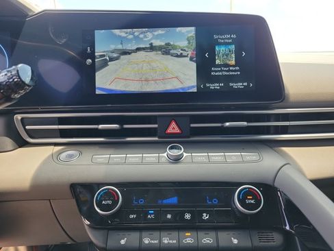 Used 2025 Hyundai Elantra SEL FWD image 12