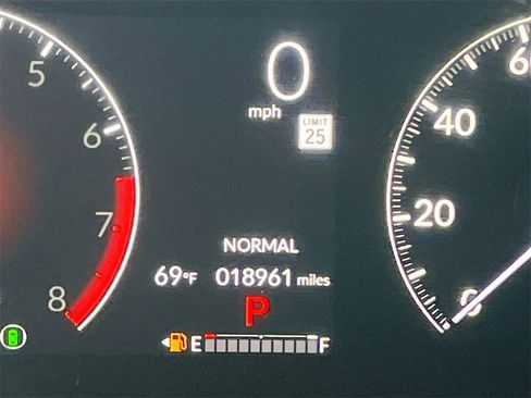 Used 2025 Honda Pilot Touring image 12