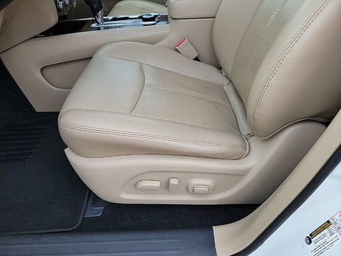 Used 2018 Nissan Pathfinder Platinum AWD/4WD image 13
