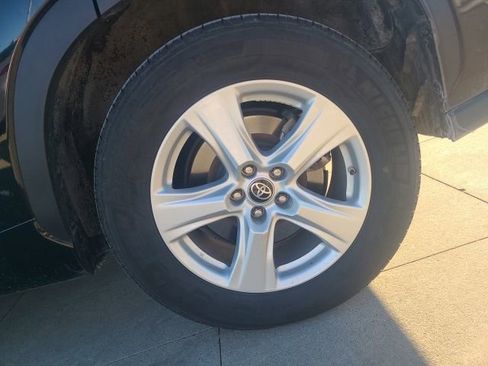 Used 2023 Toyota Highlander LE image 11