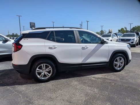 Used 2023 GMC Terrain SLE w/ Driver Convenience Package image 4