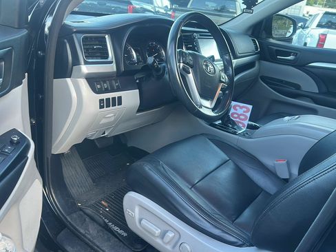 Used 2018 Toyota Highlander XLE AWD/4WD image 6