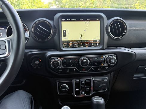 Used 2021 Jeep Wrangler Unlimited Sahara AWD/4WD image 23