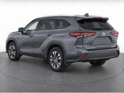 Used 2022 Toyota Highlander XLE