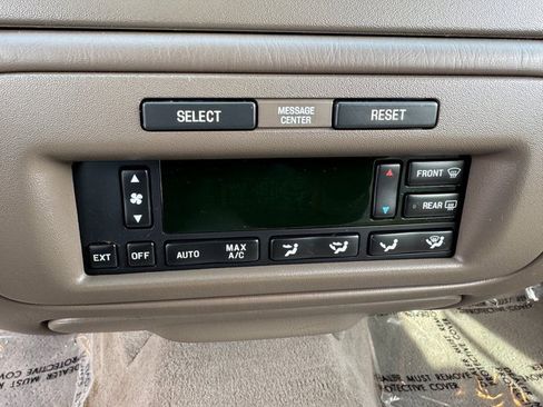 Used 1999 Lincoln Town Car Signature image 26