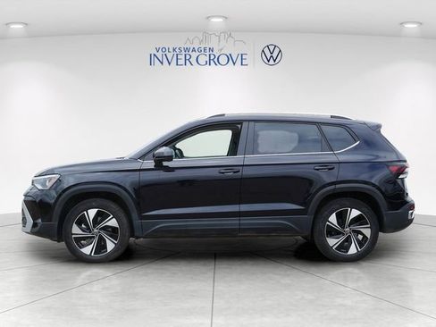 Used 2025 Volkswagen Taos SE AWD/4WD image 4