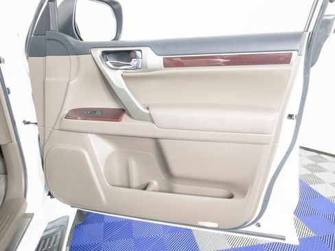 Used 2019 Lexus GX 460 Premium image 20