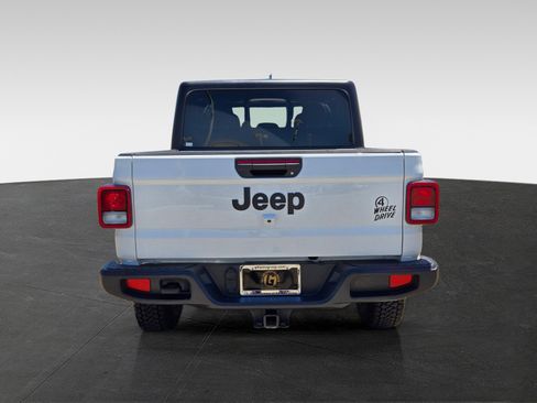 Used 2022 Jeep Gladiator Sport image 5