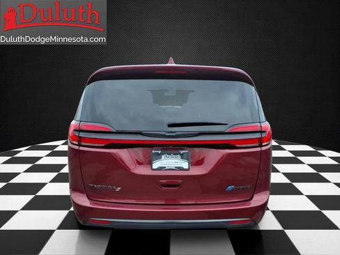 Used 2022 Chrysler Pacifica Touring-L w/ S Appearance Package image 4