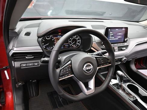 Used 2025 Nissan Altima 2.5 SR image 8