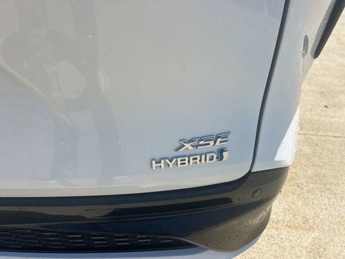 Used 2023 Toyota Sienna XSE AWD/4WD image 9