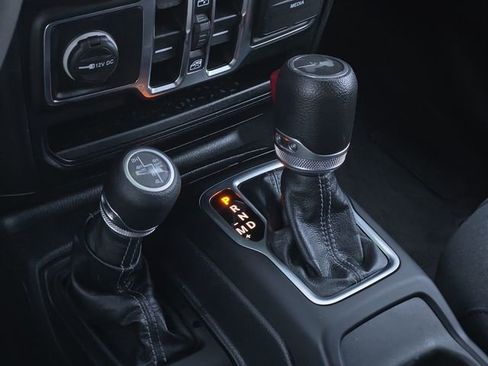 Used 2024 Jeep Wrangler Unlimited Sahara image 22