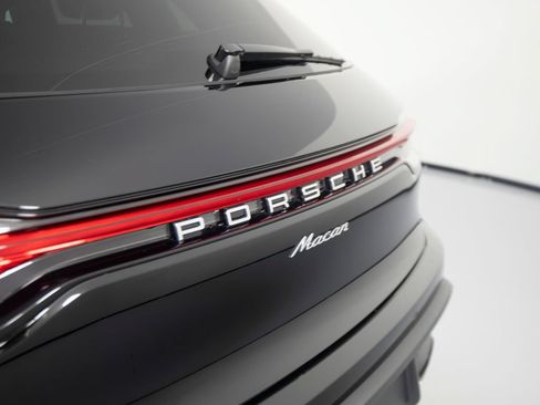 Certified 2026 Porsche Macan AWD/4WD image 39