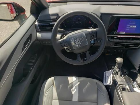 Used 2026 Toyota Camry SE FWD image 15