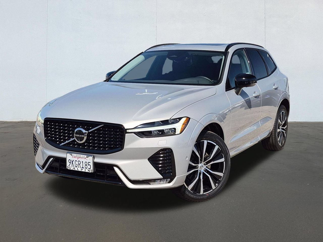 Certified 2024 Volvo XC60 B5 Plus AWD/4WD image 1
