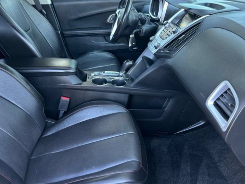 Used 2017 Chevrolet Equinox Premier w/ Enhanced Convenience Package AWD/4WD image 16