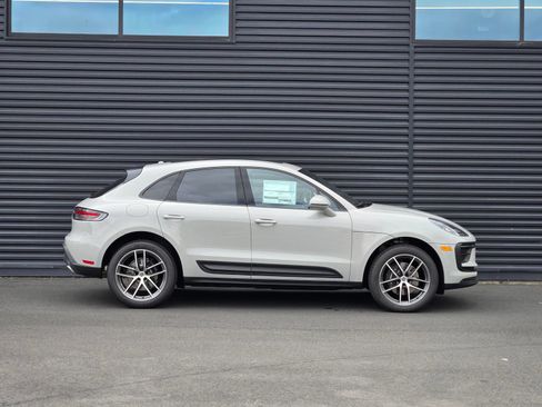 New 2026 Porsche Macan AWD/4WD image 8