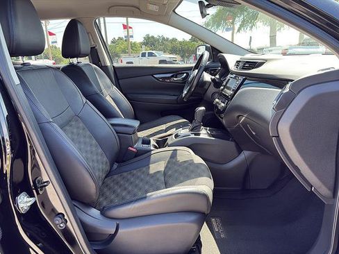 Used 2022 Nissan Rogue Sport SV w/ Technology Package FWD image 16