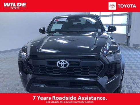 Certified 2025 Toyota Tacoma TRD Off-Road image 5