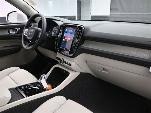 New 2025 Volvo XC40 B5 Plus w/ Protection Package Premier image 28