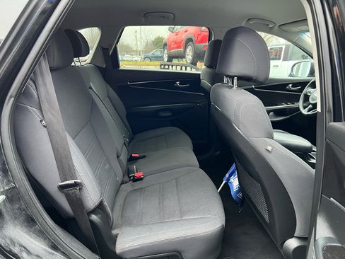 Used 2017 Kia Sorento LX image 14
