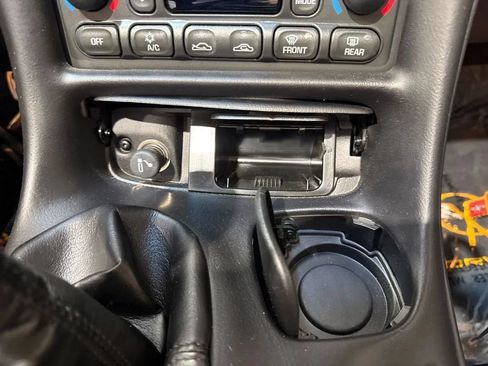 Used 2004 Chevrolet Corvette Convertible w/ Preferred Equipment Group RWD image 89