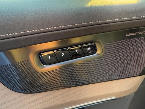 New 2026 Volvo XC90 B6 Plus w/ Protection Package Premier image 12