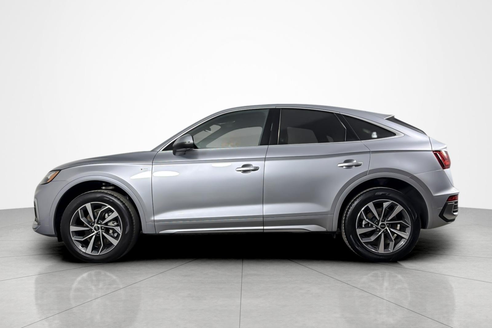 Used 2023 Audi Q5 2.0T Premium Plus w/ Premium Plus Package AWD/4WD image 2