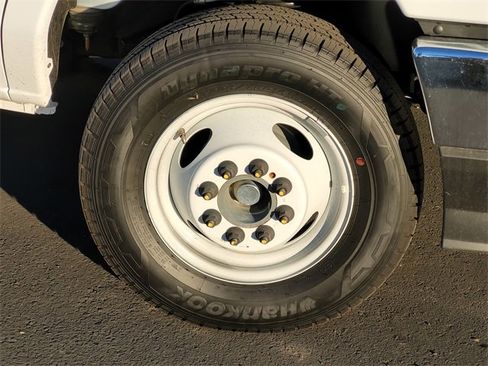 New 2026 Ford E-450 and Econoline 450 Super Duty w/ Power Equipment Group image 9