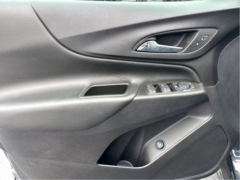 Used 2022 Chevrolet Equinox LT image 11