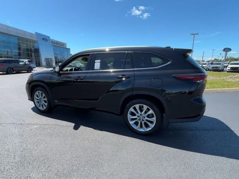 Used 2025 Toyota Highlander Limited AWD/4WD image 6