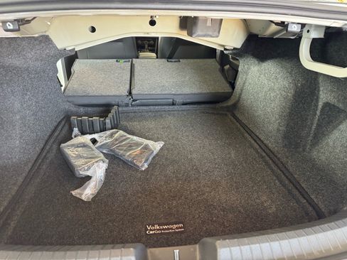 Used 2024 Volkswagen Jetta SE w/ Panoramic Sunroof Package FWD image 10