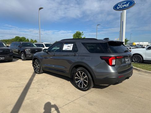 New 2026 Ford Explorer ST-Line RWD image 3