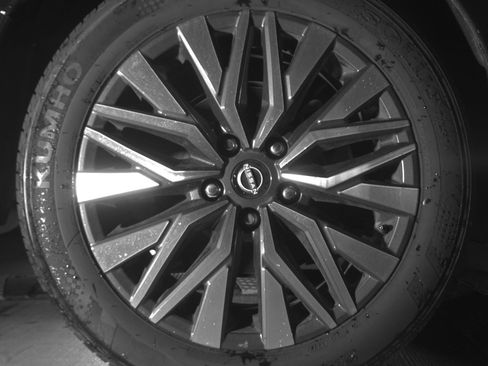 Used 2025 Nissan Altima 2.5 SV FWD image 15