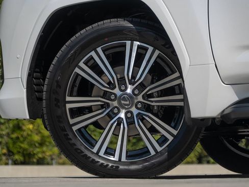 New 2026 Lexus LX 700h Luxury w/ Appearance Package AWD/4WD image 8