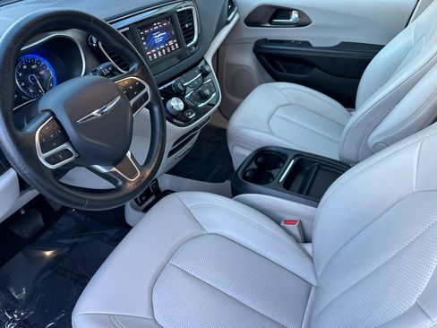 Used 2021 Chrysler Voyager Lxi image 4