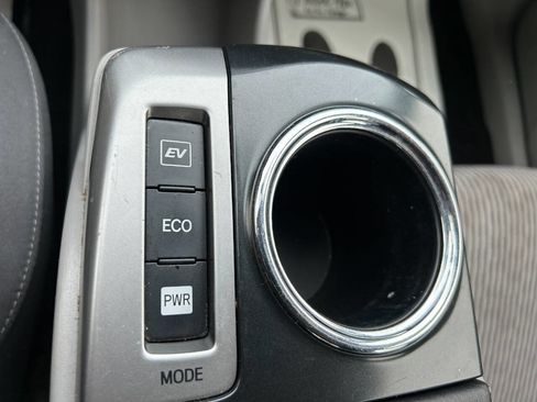 Used 2017 Toyota Prius V Two w/ Carpet Mat Package image 22