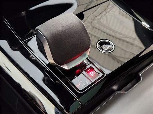 Used 2025 Land Rover Range Rover Sport SE image 19