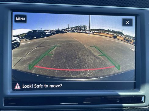 Used 2017 Volkswagen GTI SE image 25