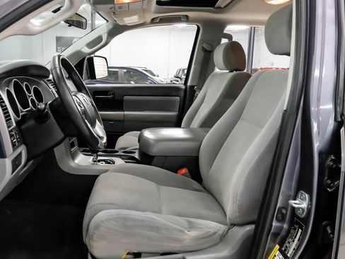 Used 2017 Toyota Sequoia SR5 image 3