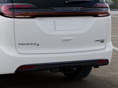 New 2027 Chrysler Pacifica Limited w/ S Appearance Package AWD/4WD image 15