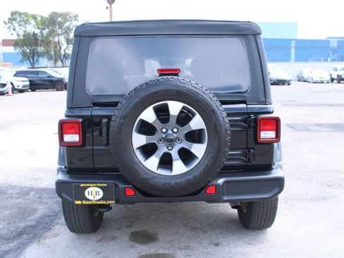 Used 2022 Jeep Wrangler Unlimited Sahara AWD/4WD image 5
