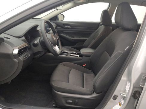 Used 2024 Nissan Altima 2.5 SV image 17