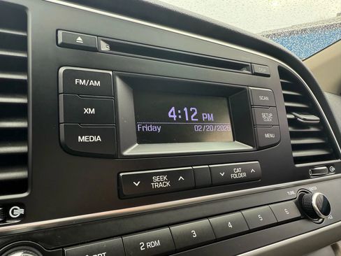 Used 2017 Hyundai Elantra SE image 7